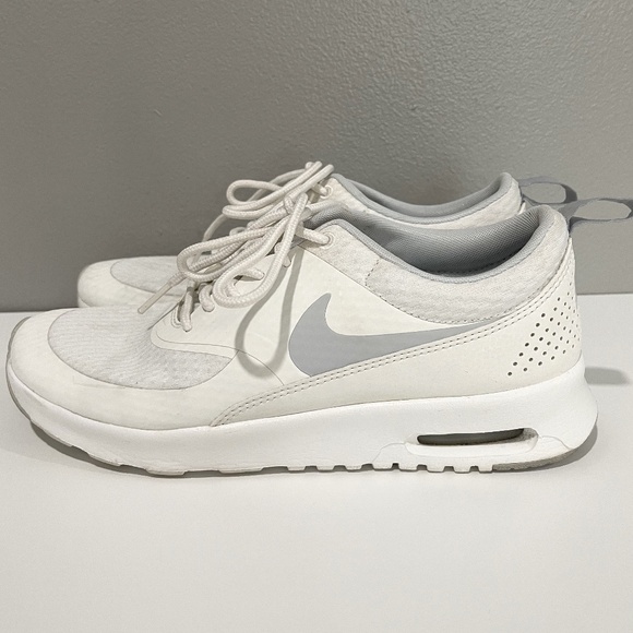Nike Women's Shoe Air Max Thea size 8 - Picture 1 of 8